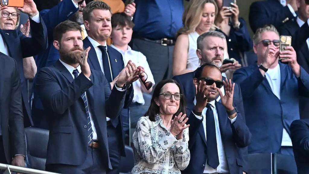Keluarga Lewis Suntik Dana 100 Juta Pounds ke Tottenham Hotspur
