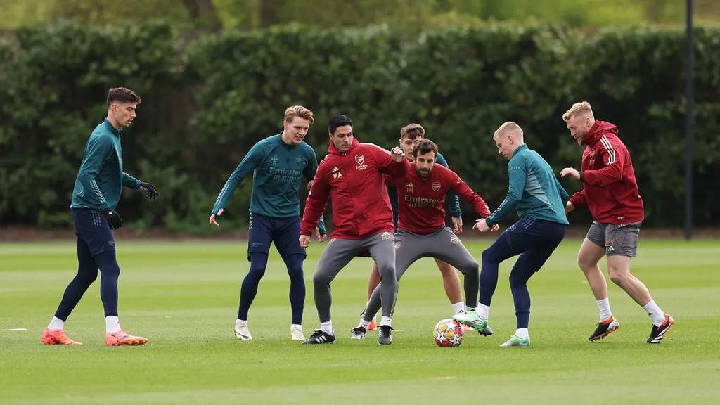 Pesan Haru Zinchenko Setelah Tinggalkan Ajax Hanya dalam Dua Pekan