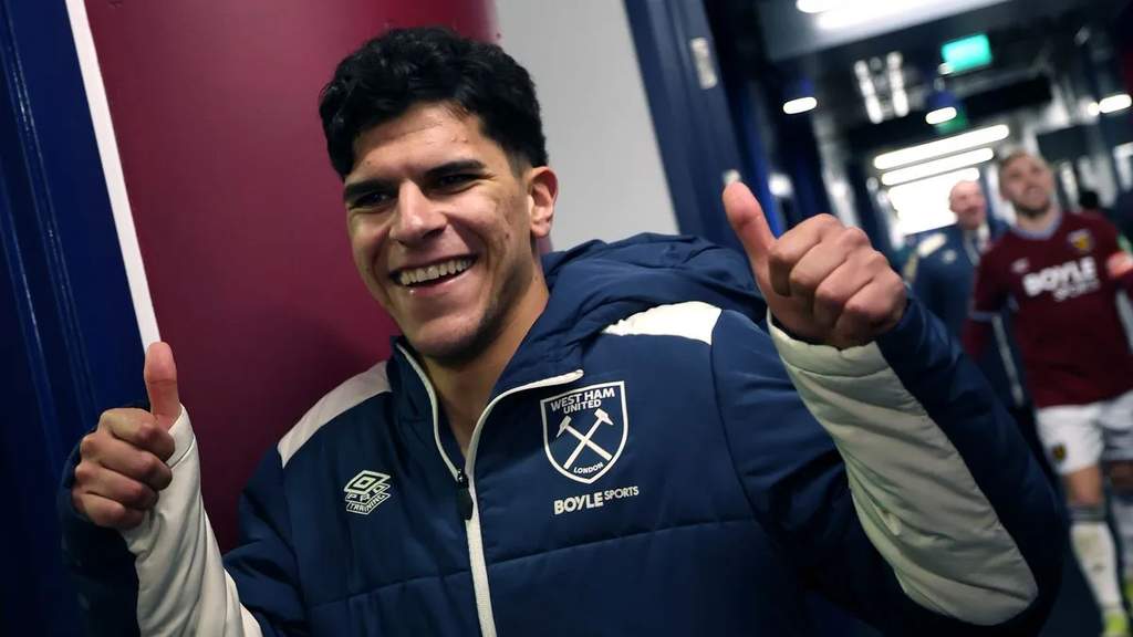 Mateus Fernandes saat bertanding membela West Ham sebelum rumor transfer ke Tottenham Hotspur