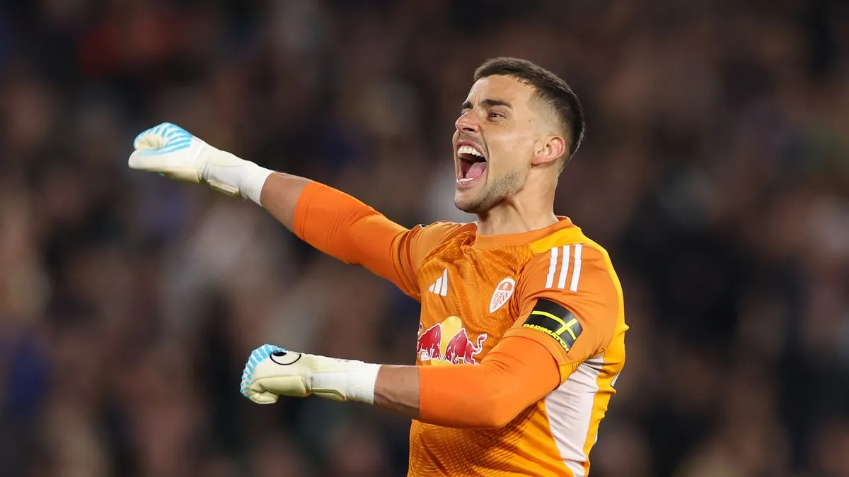 Aktivitas transfer pemain baru Manchester United di kompleks latihan Carrington