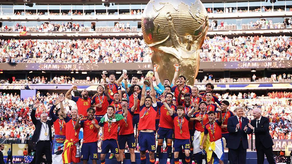 Para pemain Timnas Spanyol merayakan kemenangan mereka sebagai juara Piala Dunia 2026 di New York New Jersey Stadium setelah mengalahkan Argentina.