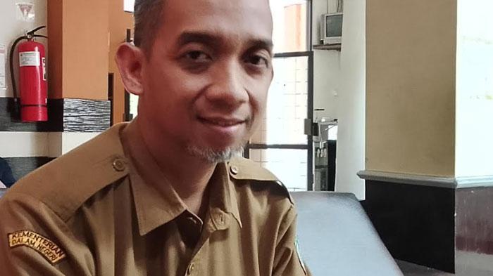 Ilustrasi pemeriksaan medis dan sampel darah terkait kasus penyakit HIV/AIDS di laboratorium kesehatan.