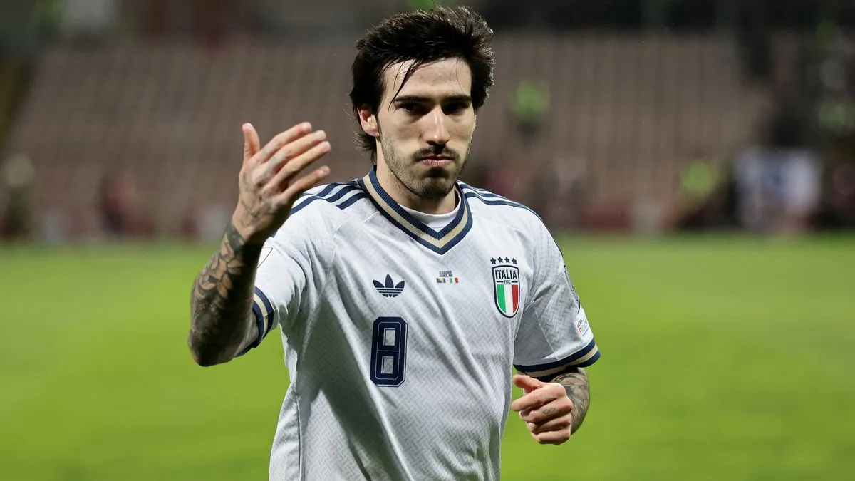 Sandro Tonali dan Mateus Fernandes bersiap menjalani sesi latihan pramusim bersama Tottenham Hotspur