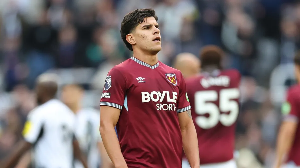 Mateus Fernandes saat bertanding untuk West Ham United sebelum transfernya ke Tottenham Hotspur
